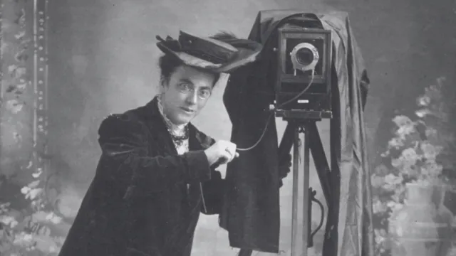 Jessie Tarbox Beal becomes the first woman photojournalist in United States history